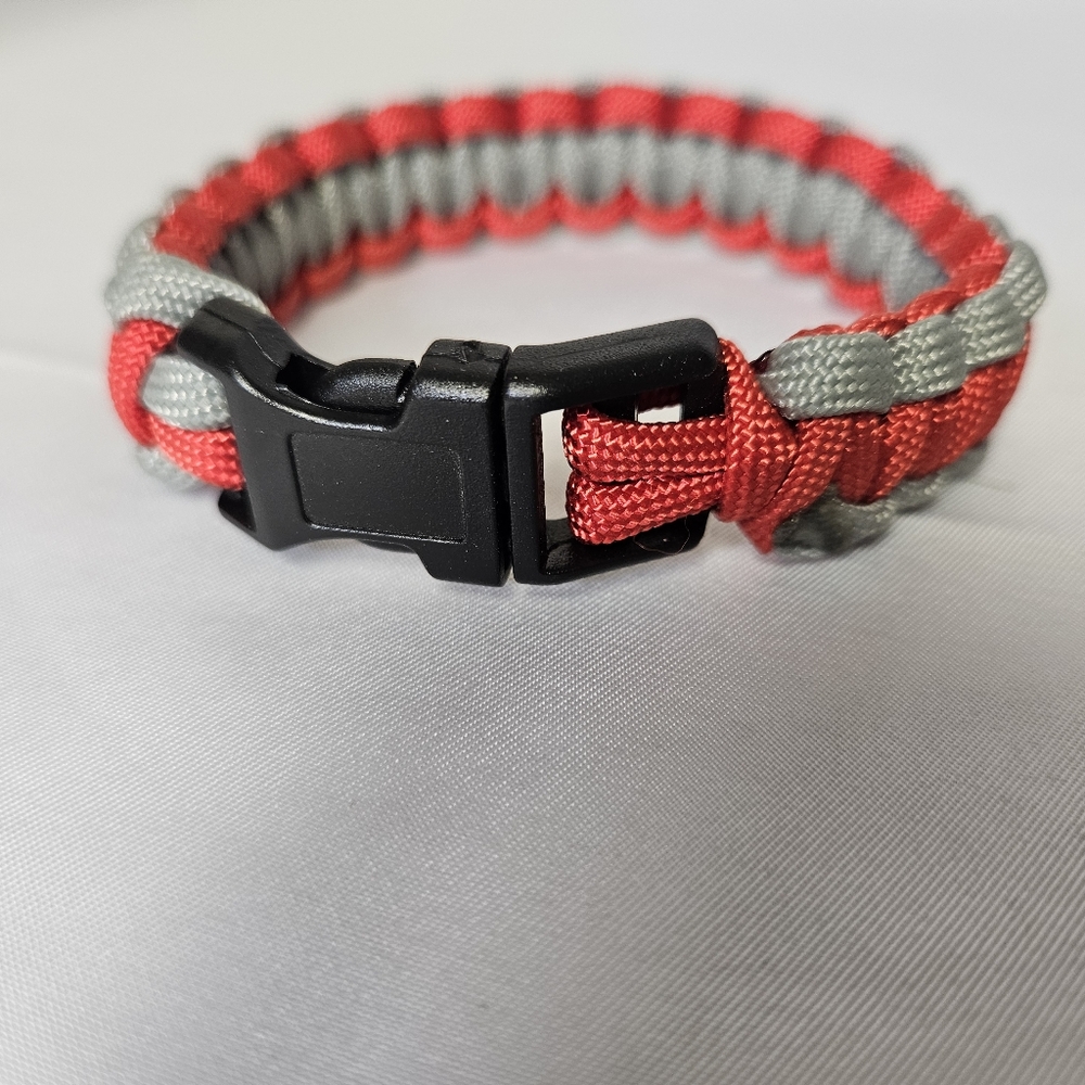 Handmade Red and Gray 550‎ Paracord Bracelet Size 9" - Picture 3 of 4